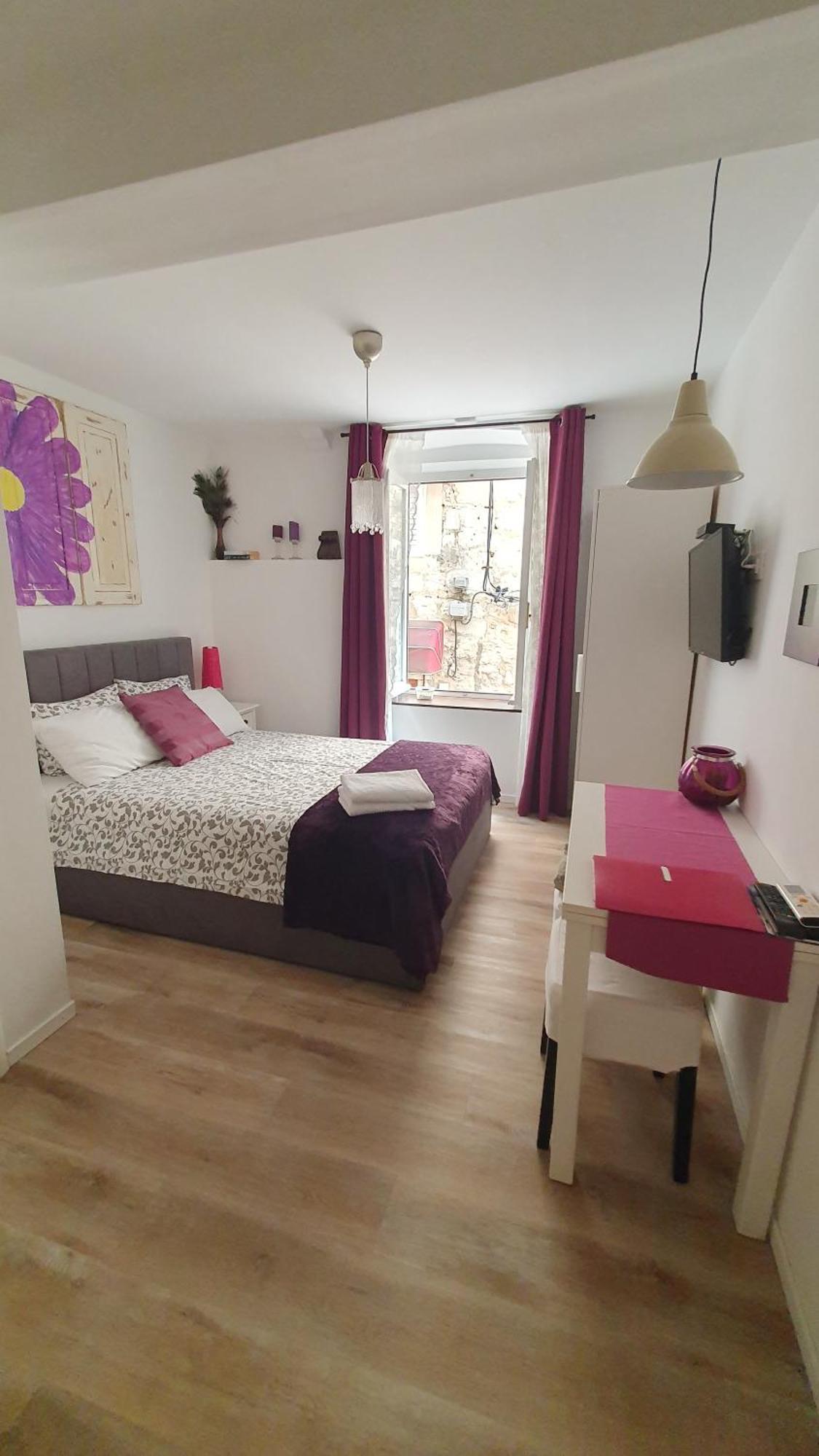 Apartment Artist